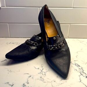 John Fluevog Truth Beatrix Loafer with a chain in black leather. Women’s 8.5.